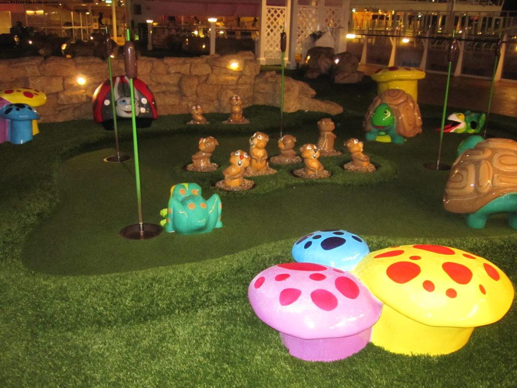 Minigolf - Our 39th Atlantis cruise (Allure of the Seas)