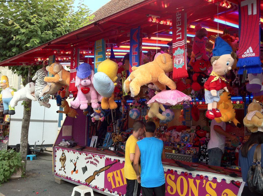 Fun Fair in the front of our big House -Fête des Grattons - Châteaumeillant