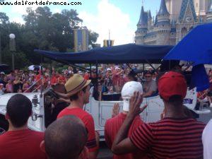 Gaydays @ Magic Kingdom - Tous en Rouge! - Walt Disney World