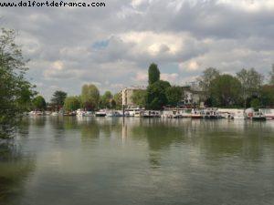 Marne River - Paris Est Marne & Bois (T10) - France