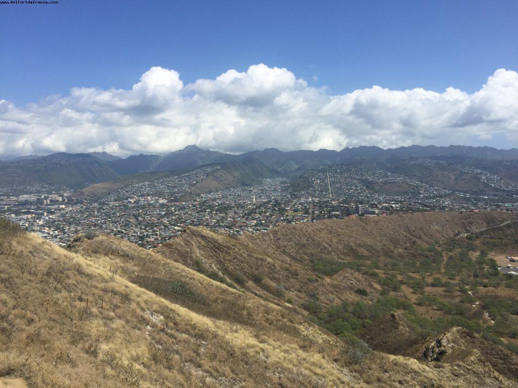 Hiking Diamon Head - Honolulu - Oahu