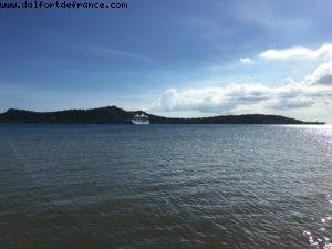 Walking in Bora Bora - Our 56th Atlantis cruise (Oceania Marina)