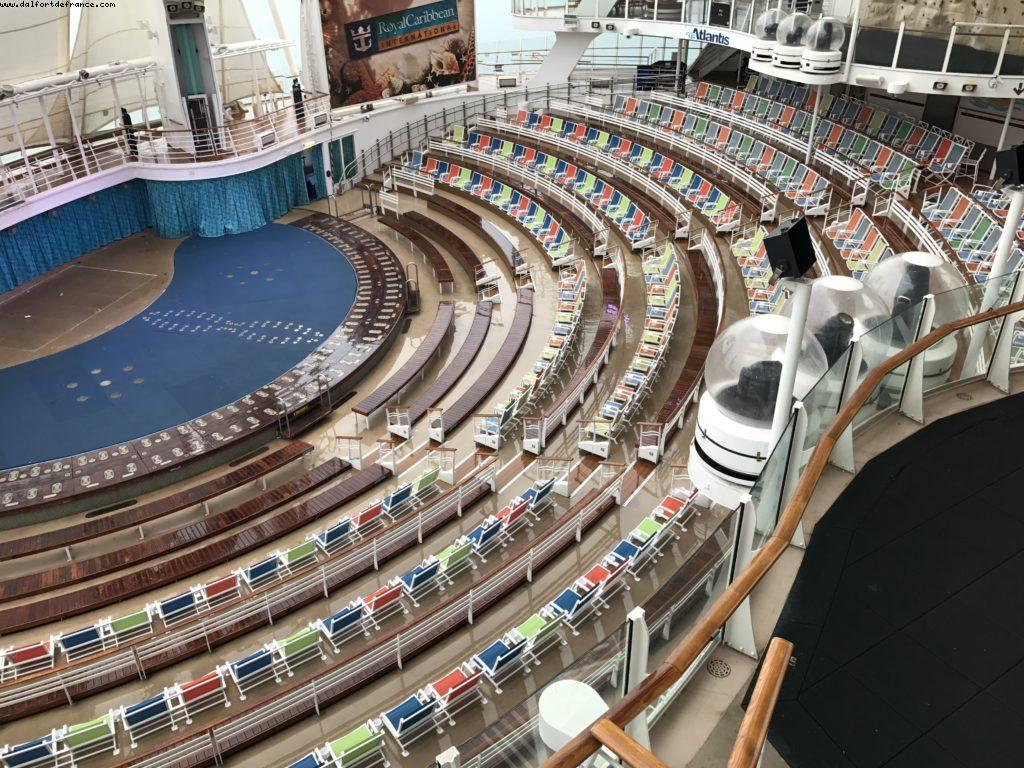 l'Aquatheater reprend sa configuration normale - Notre 61eme croisière Atlantis (à bord de l'Allure of the Seas)