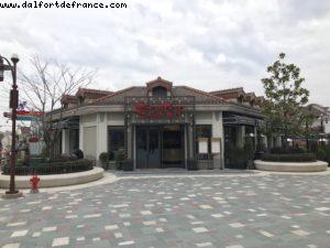 Disneytown - Shanghai Disneyland