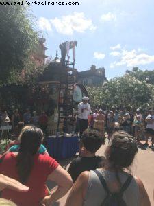 Serveur Amusant - Epcot World Showcase - Disney Gaydays - Walt Disney World - Orlando