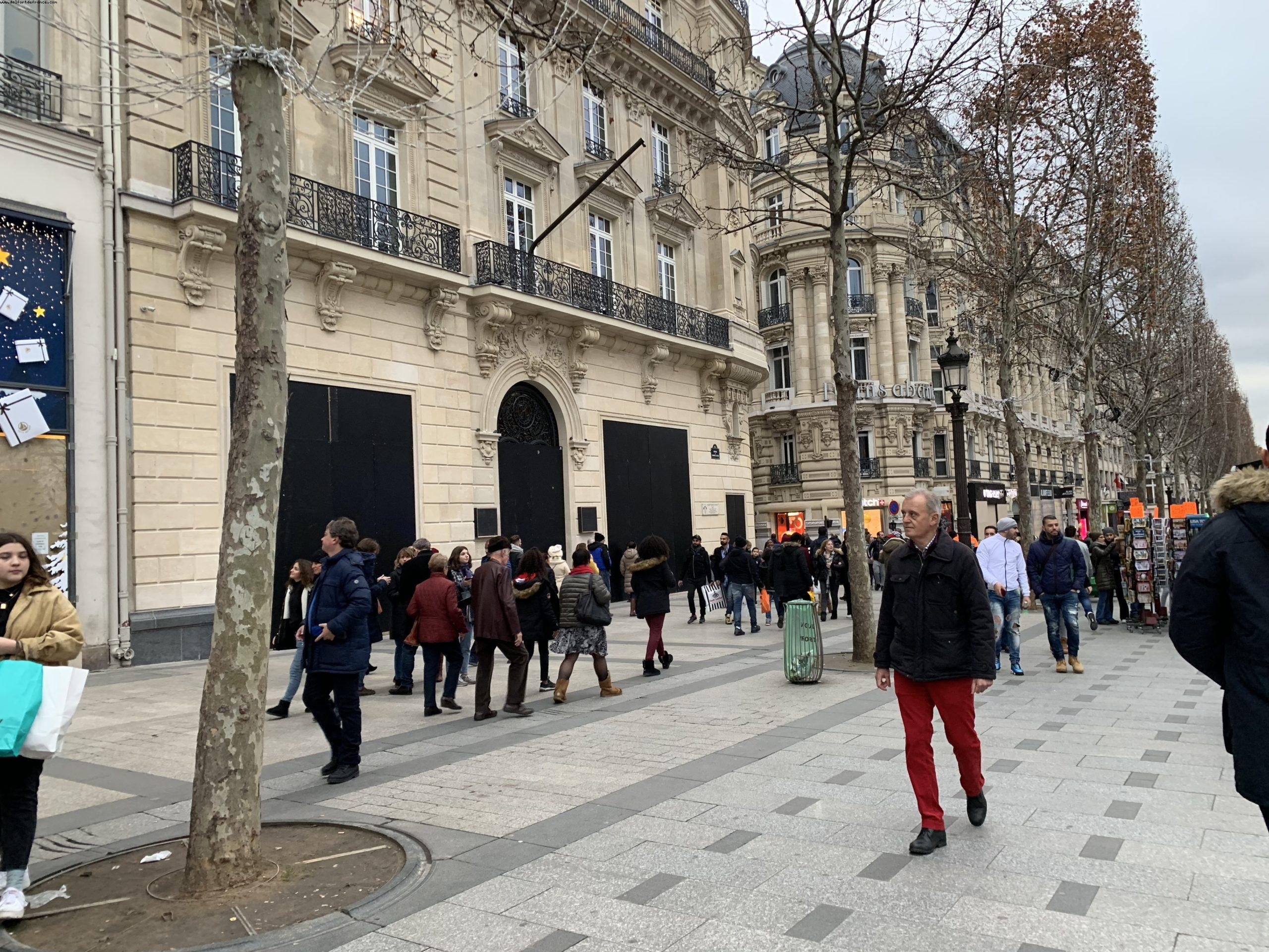 Yellow vest pre-demonstration preparations - Paris