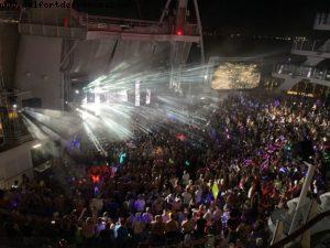 Above and Beyon in concert - Aquatheater Suite #8730 - Our 75th Atlantis cruise (Oasis of the Seas)