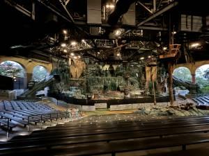 Line thru Theater- Long line to go to Hagrid's Magical Creatures - Islands of Adventure - Universal Resort - Orlando, Florida