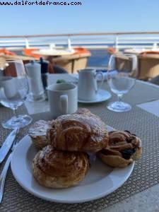 Petit déjeuner avec vue - Croisière Atlantis d'Istanbul à Athènes - Oceania Riviera