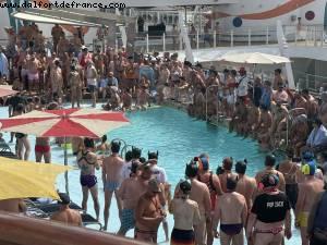 Puppy pool games - Atlantis Allure of the Seas