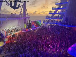 Disco tea dance - Atlantis Allure of the Seas