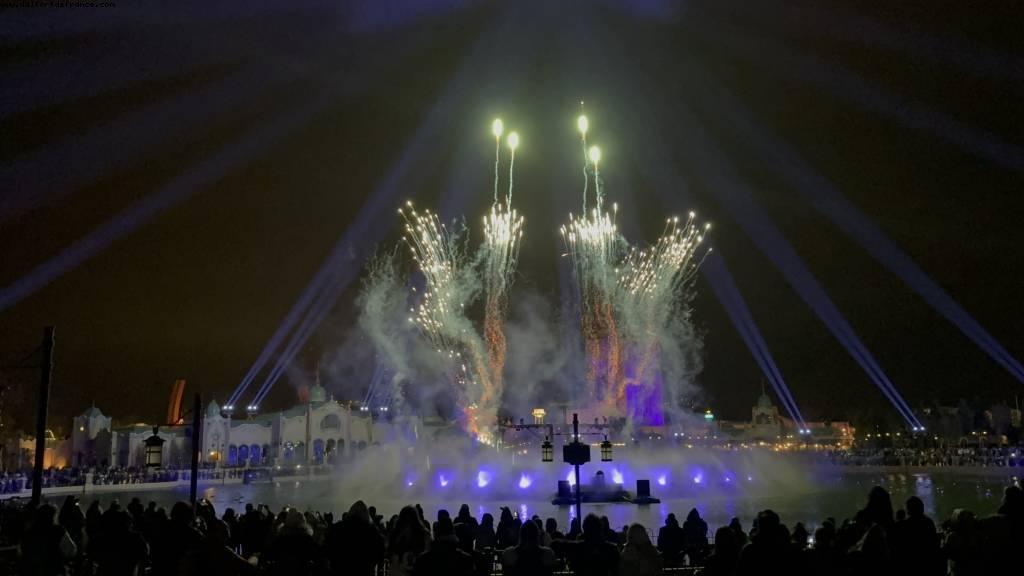 Cascade of lights - Adventure World - Disneyland Paris