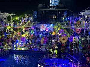 Fluo - Celebrity Equinoxe - La Demence cruise