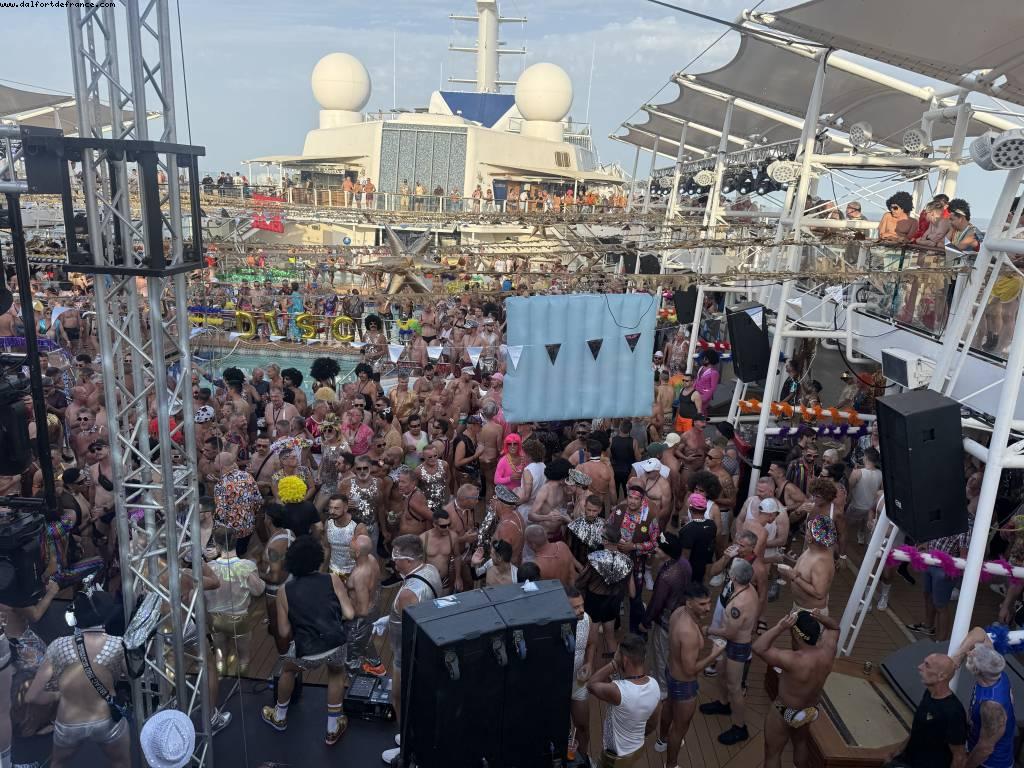 Disco tea dance - Celebrity Equinoxe - La Demence cruise